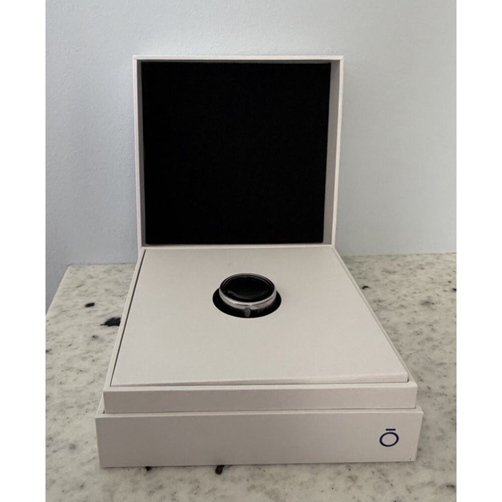 Oura Ring Gen3 Horizon Size 9 - Silver - Picture 7 of 7